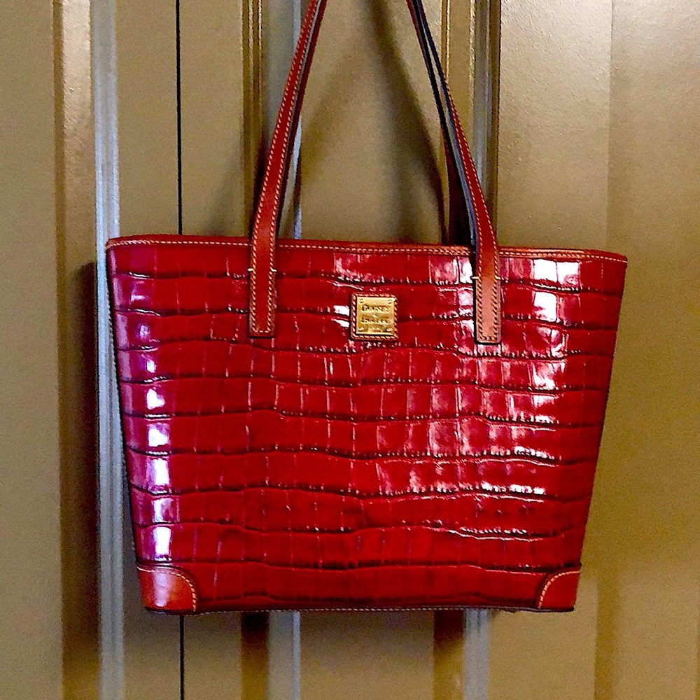 Dooney and Bourke Like New Handbag beautiful RED!